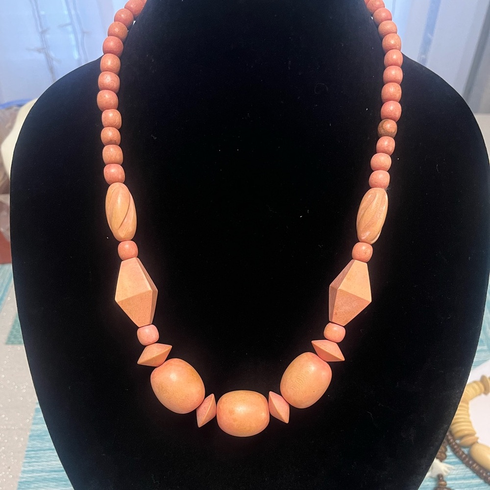 🐥 Vintage Hand carved Peach Beaded Necklace with Graduated Design